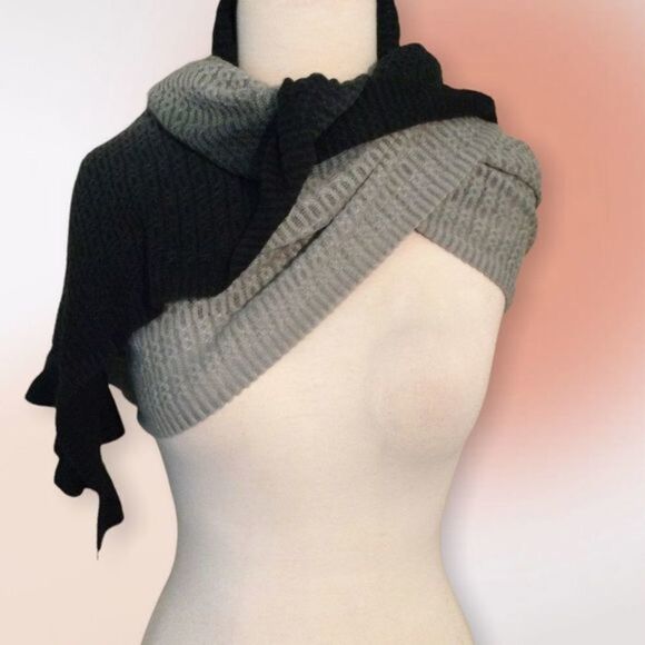 RUFFLED Ombré Colored Rectangular‎ Knit Scarf - Picture 5 of 9